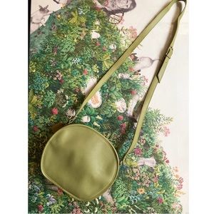 SOLD ✌🏼Beautifully vintage round purse